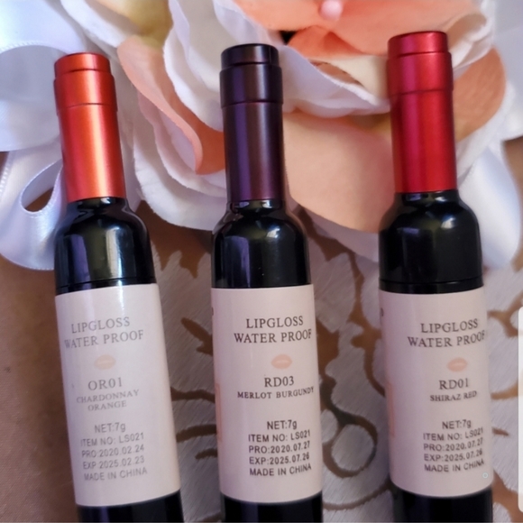 3/15  Wine shaped Lip Tint  Containers New - Picture 6 of 16